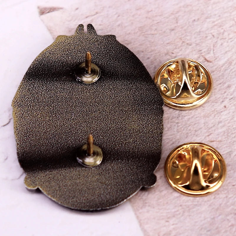 Hollow Knight: Silksong Hornet Enamel Pin – Gamer Badge